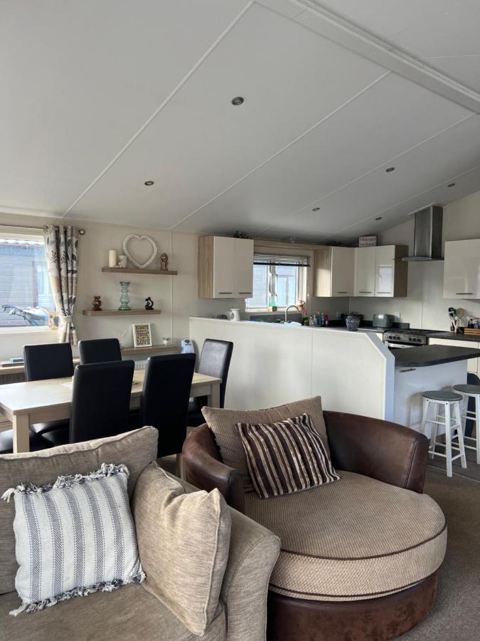 Lodge Caravan On Holiday Park Τσίτσεστερ Εξωτερικό φωτογραφία
