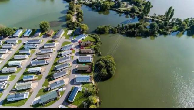 Lodge Caravan On Holiday Park Τσίτσεστερ Εξωτερικό φωτογραφία