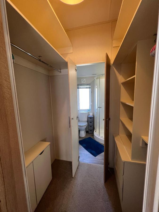 Lodge Caravan On Holiday Park Τσίτσεστερ Εξωτερικό φωτογραφία