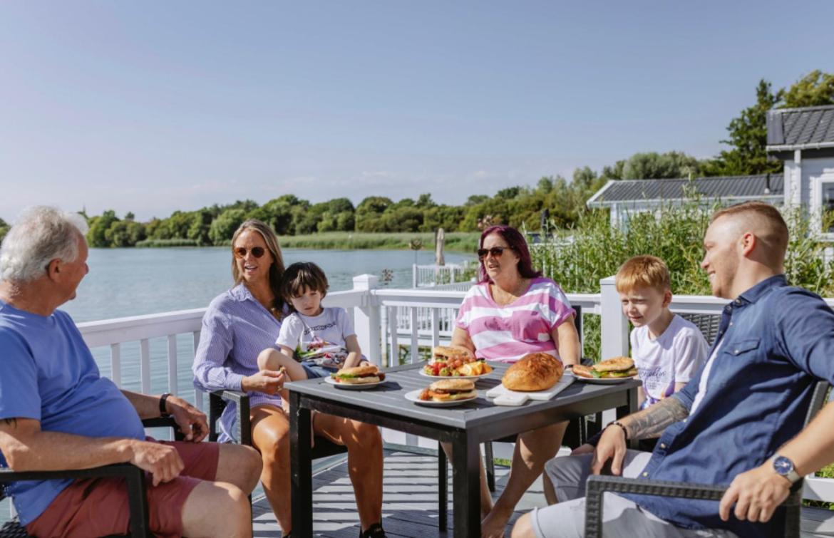 Lodge Caravan On Holiday Park Τσίτσεστερ Εξωτερικό φωτογραφία